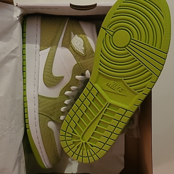 Air Jordan Python/Vivid Green Size 8 - Picture 3 of 4